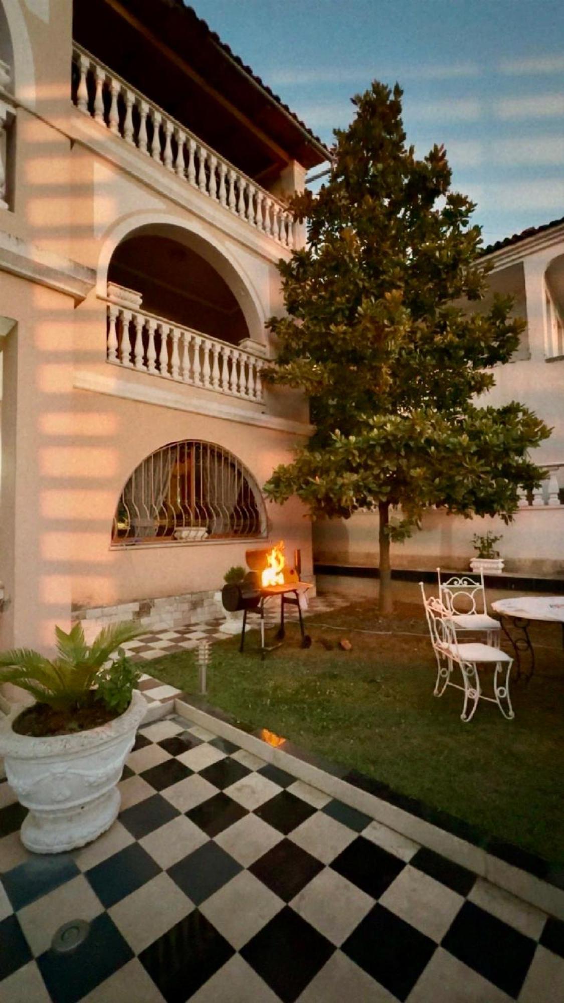 Guest House Pulake Berat Exterior foto